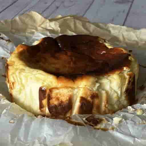 Hanbit Cho Gooey Basque Cheesecake