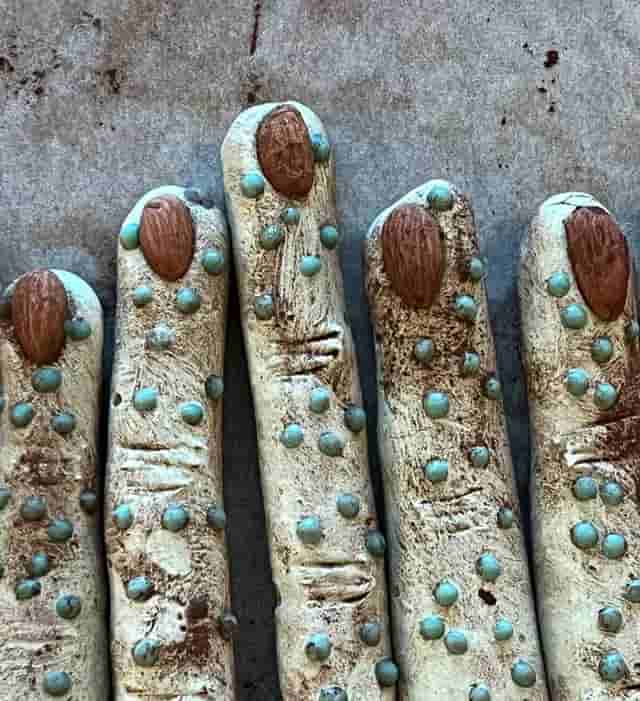Spooky Witches' Fingers Meringues