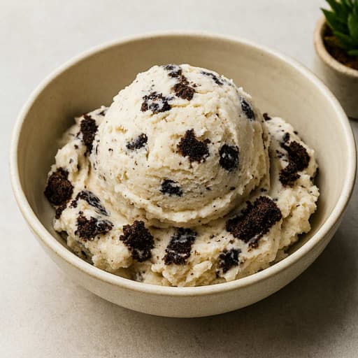 Jeni’s Cookies in Cream Ice Cream 🍪🍨 (Classic Crunchy Scoop) image